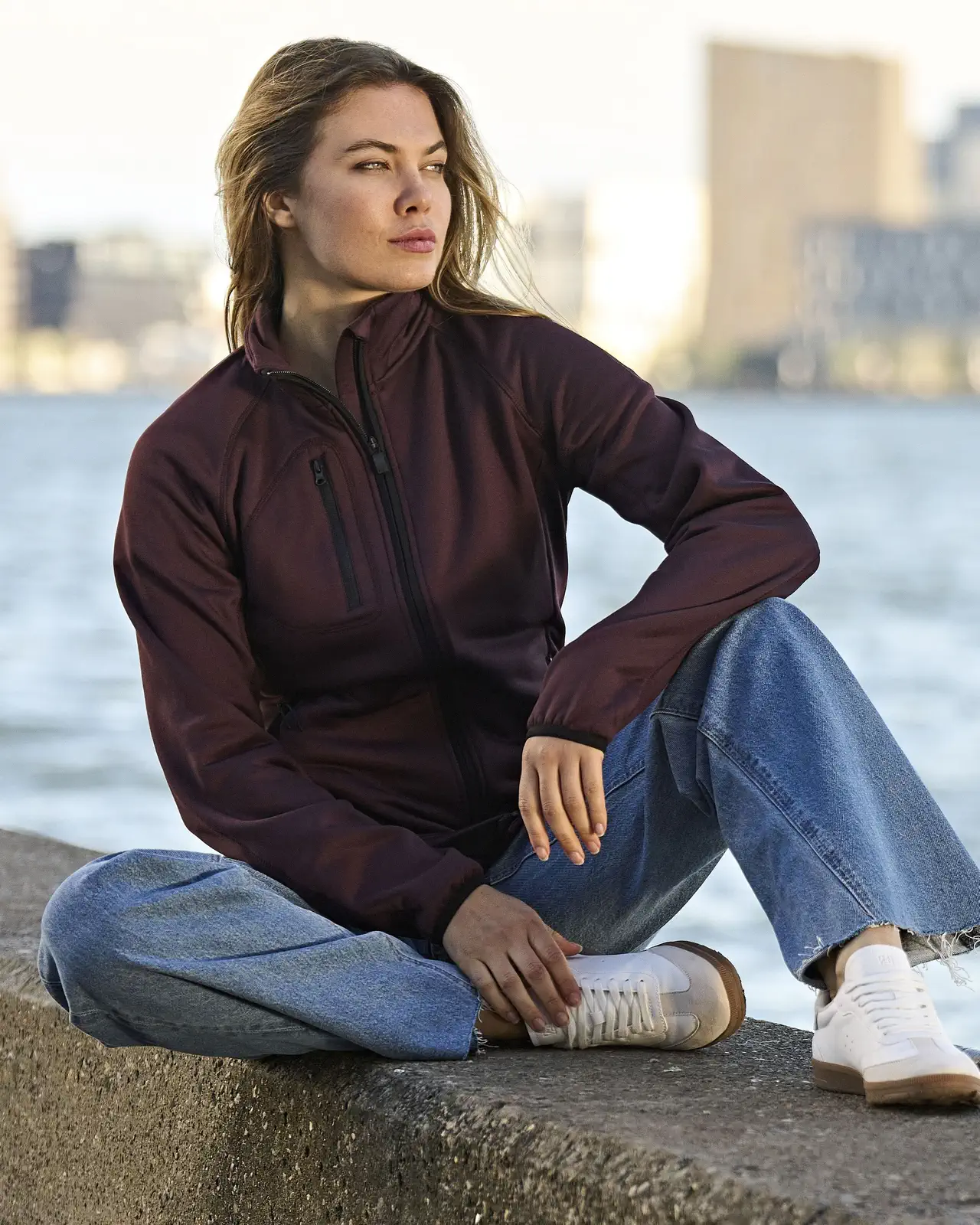 tee-jays-9101-womens-stretch-fleece-jacket-grape-model-0 Tee Jays Women´s Stretch Fleece Jacket