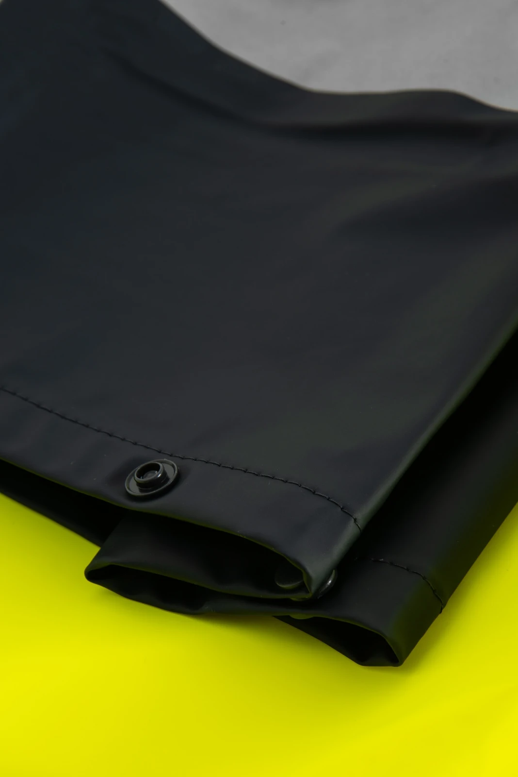 lyngsoe-fr-lr3052-flammhemmende-hi-vis-regenhose-leuchtgelb-navy-detail-7 Lyngsøe FR-LR3052 Flammhemmende Hi-Vis Regenhose