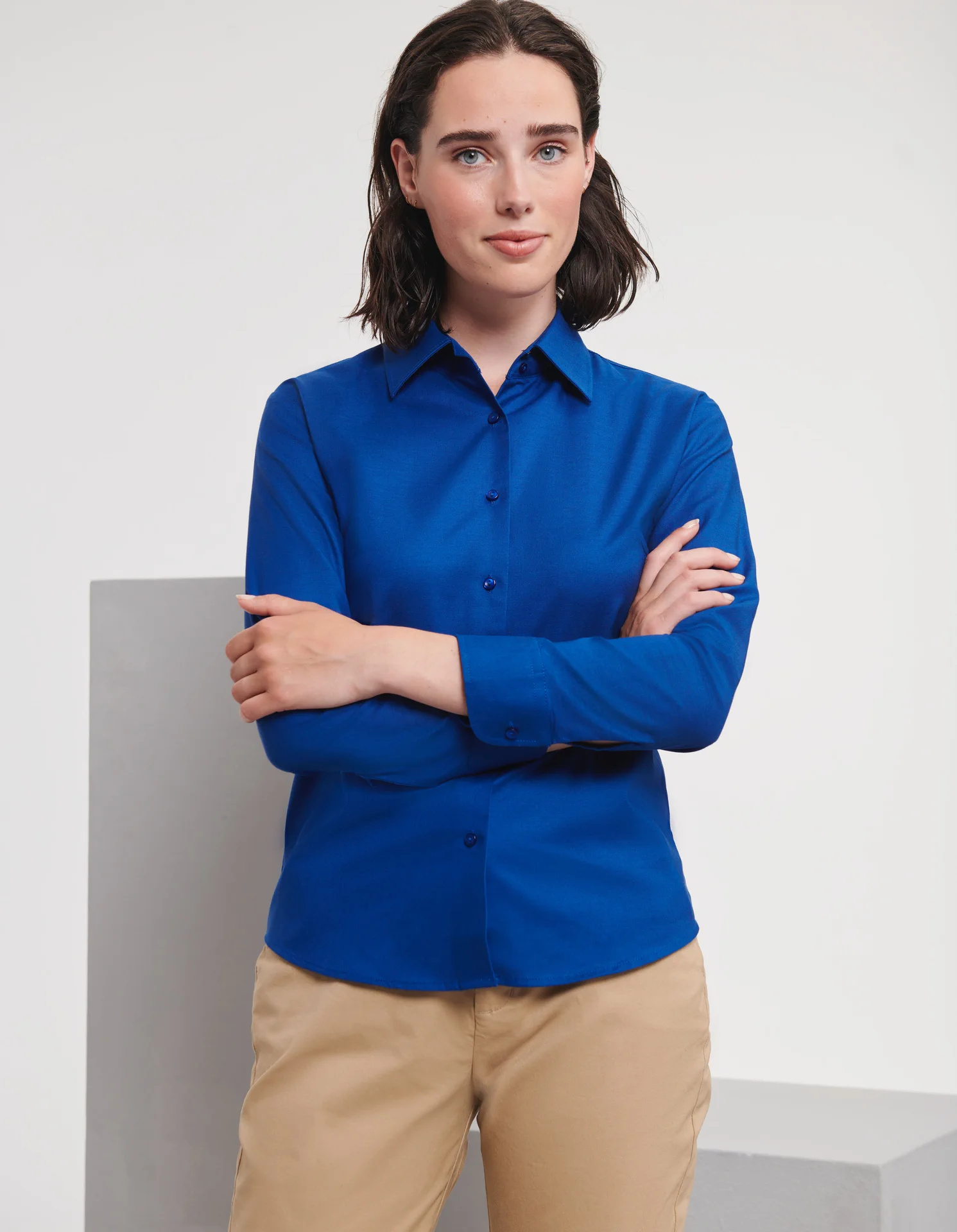 russell-r932f-ladies-ls-easy-care-oxford-shirt-brightroyal-model-1 Russell Ladies Long Sleeve Easy Care Oxford Shirt