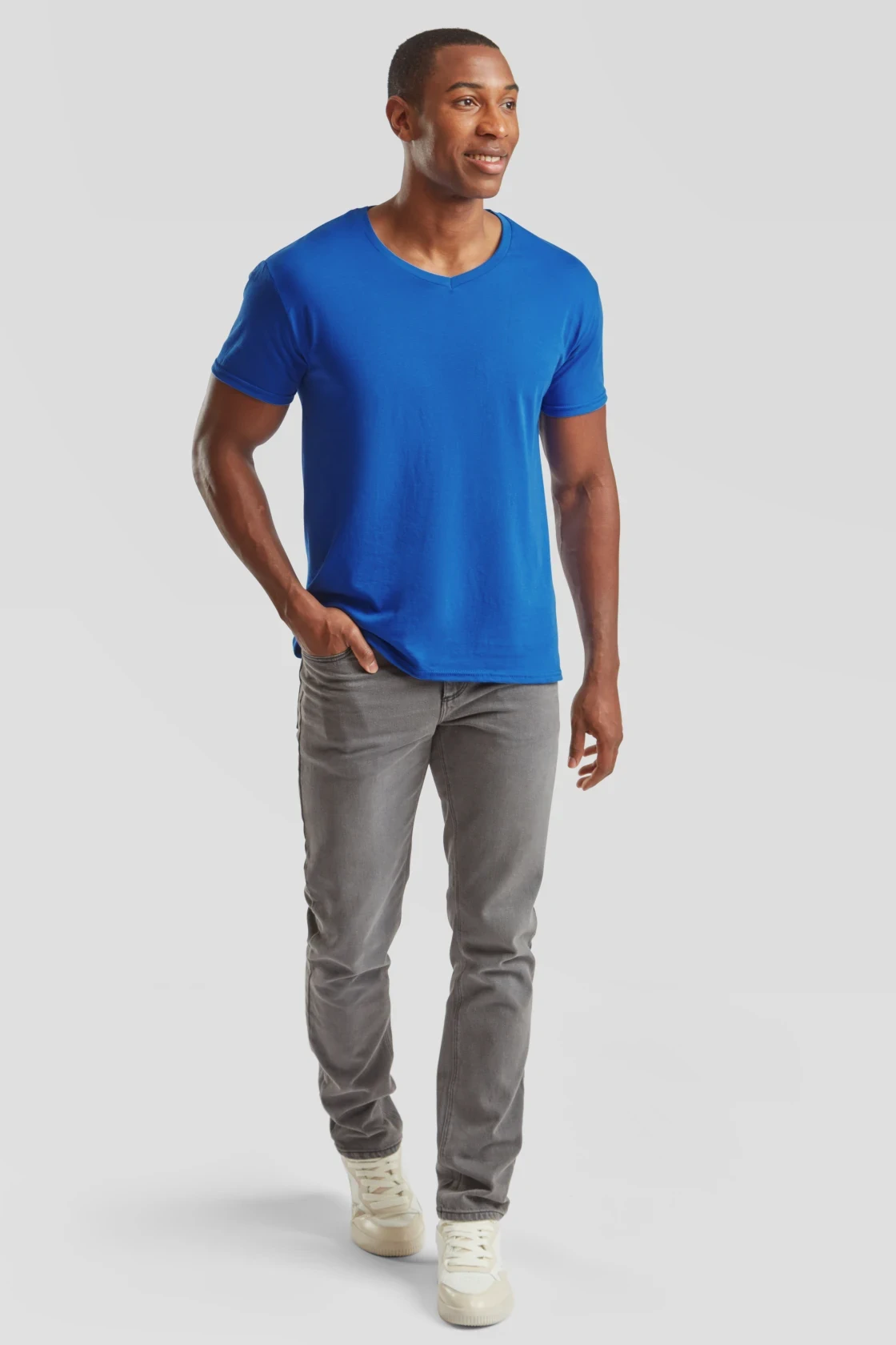 fruit-of-the-loom-61-442-0-iconic-150-v-neck-t-shirt-royalblue-model-3 F.O.L. Iconic 150 V Neck T