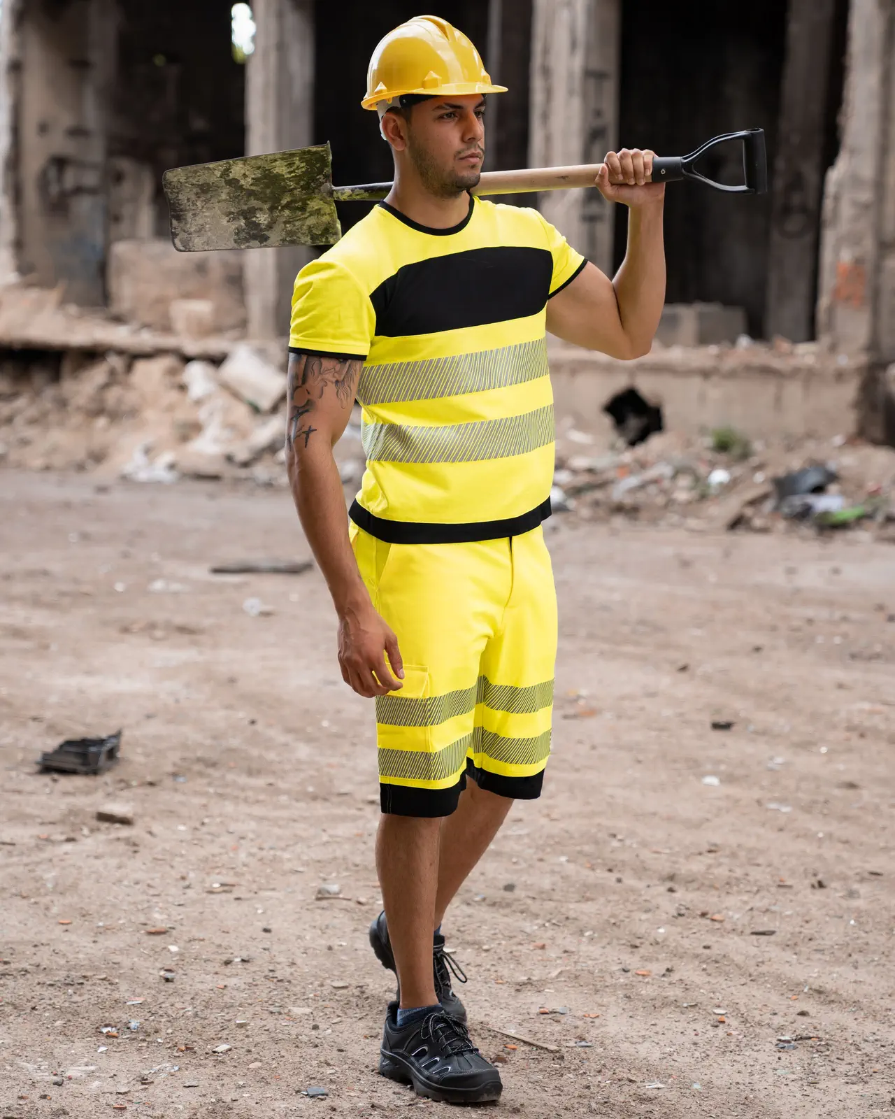 korntex-eosst-eos-hi-vis-workwear-shorts-with-printing-areas-signalyellow-black-model-1 Korntex EOS Hi-Vis Workwear Shorts With Printing Areas