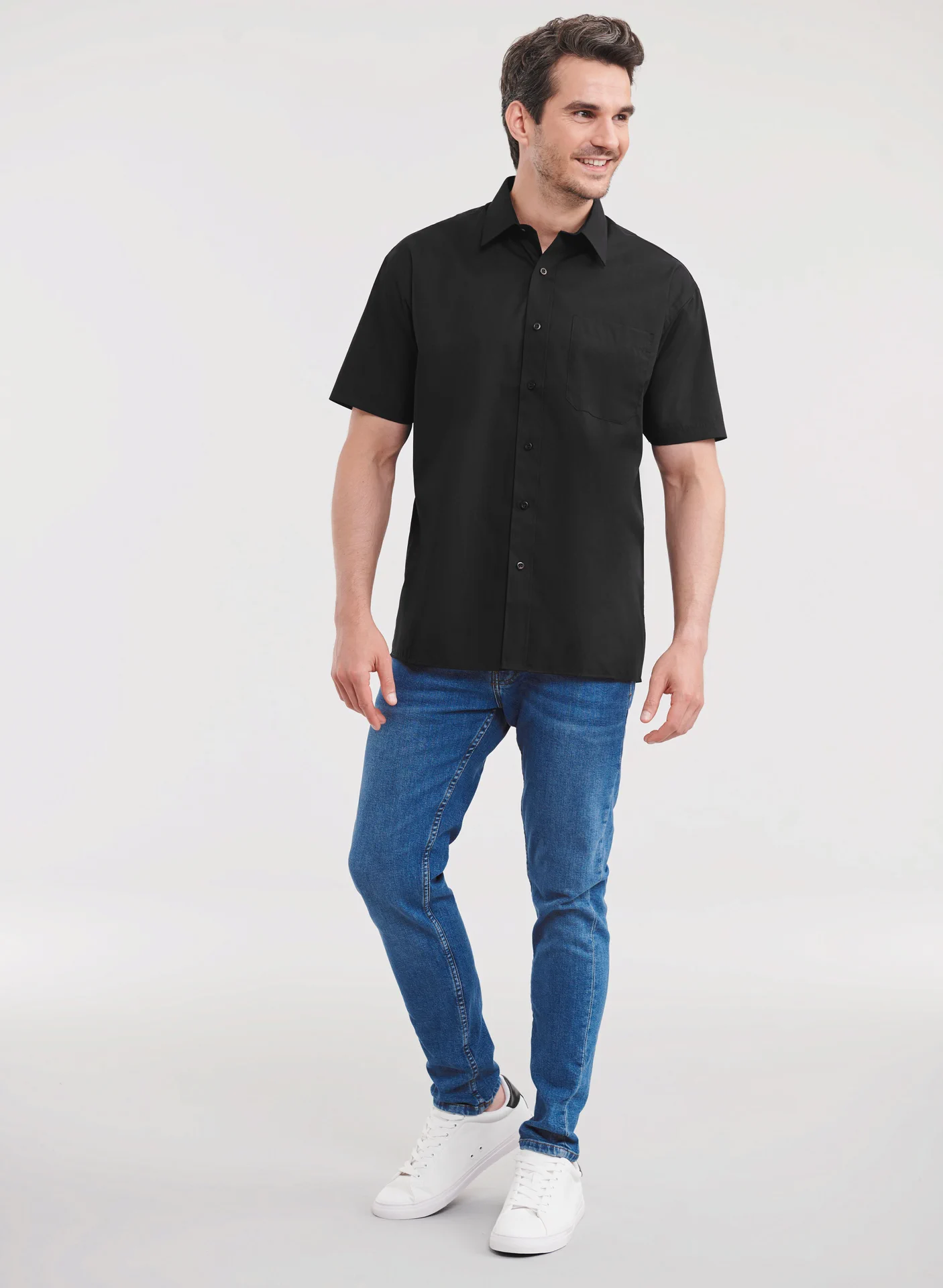 russell-r935m-mens-short-sleeve-poly-cotton-easy-care-poplin-shirt-black-model-2 Russell Men's Short Sleeve Polycotton Easy Care Poplin Shirt