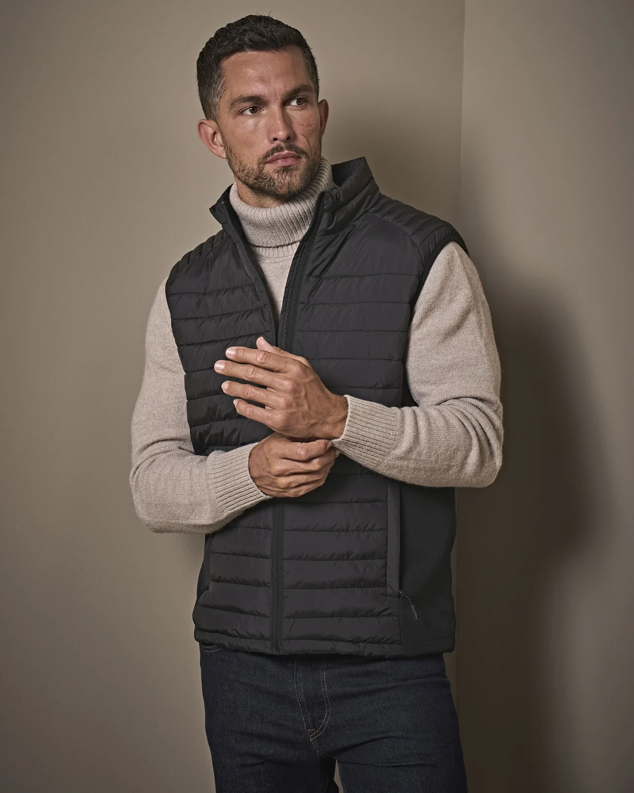 tee-jays-9624-mens-crossover-bodywarmer-black-black-model-0 Tee Jays Men's Crossover Bodywarmer