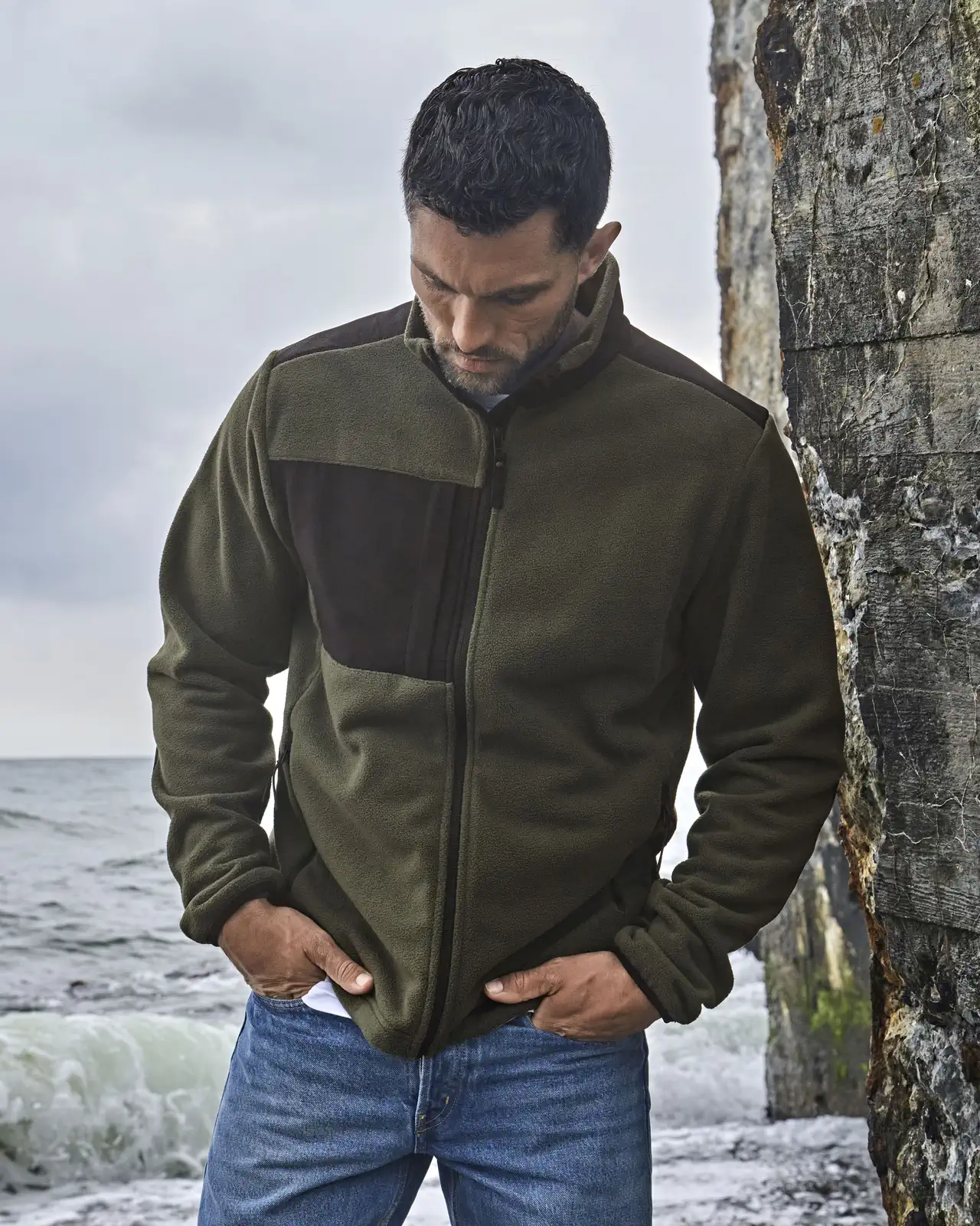 tee-jays-9120-mountain-fleece-deepgreen-black-model-0 Tee Jays Mountain Fleece