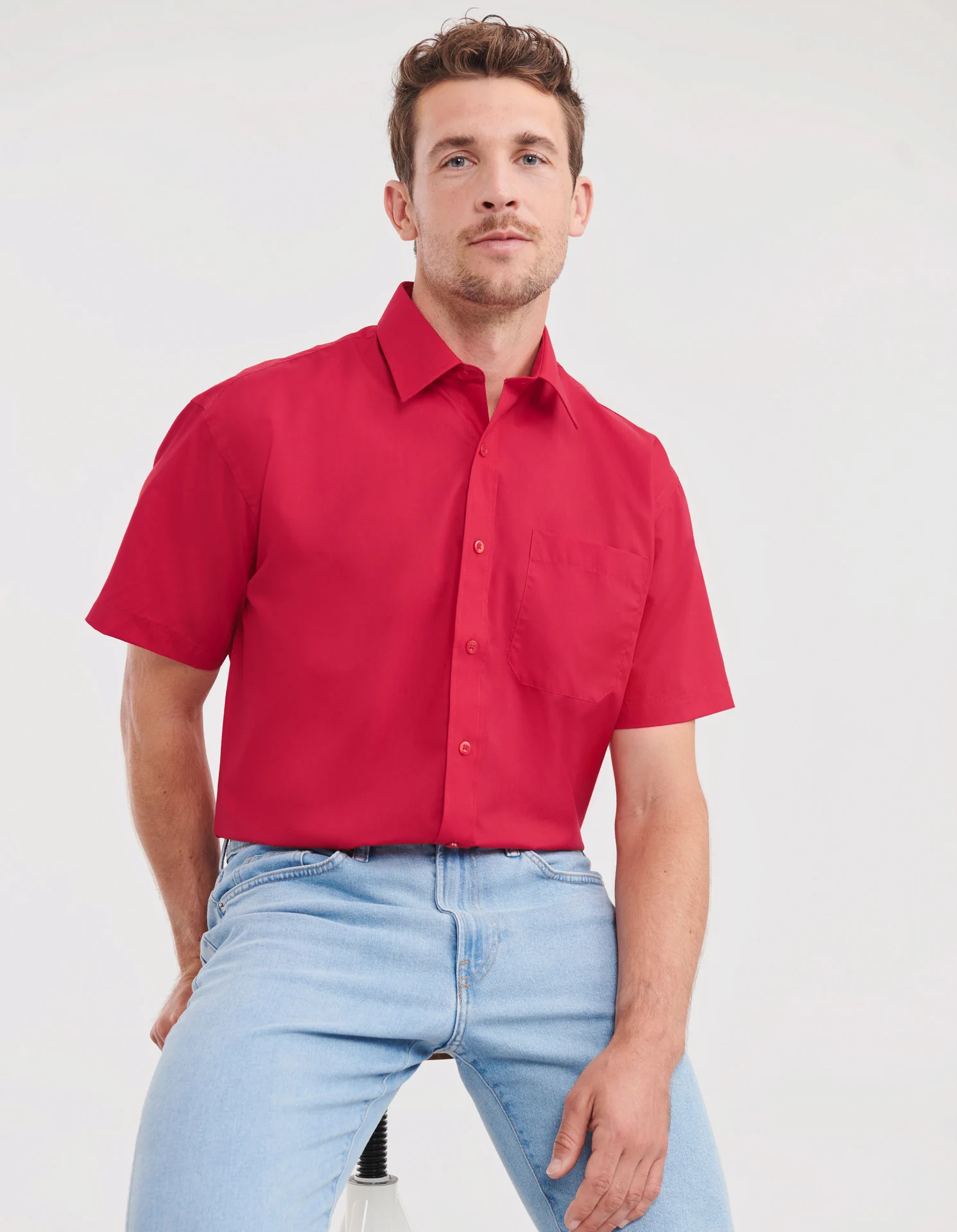 russell-r935m-mens-short-sleeve-poly-cotton-easy-care-poplin-shirt-classicred-model-1 Russell Men's Short Sleeve Polycotton Easy Care Poplin Shirt