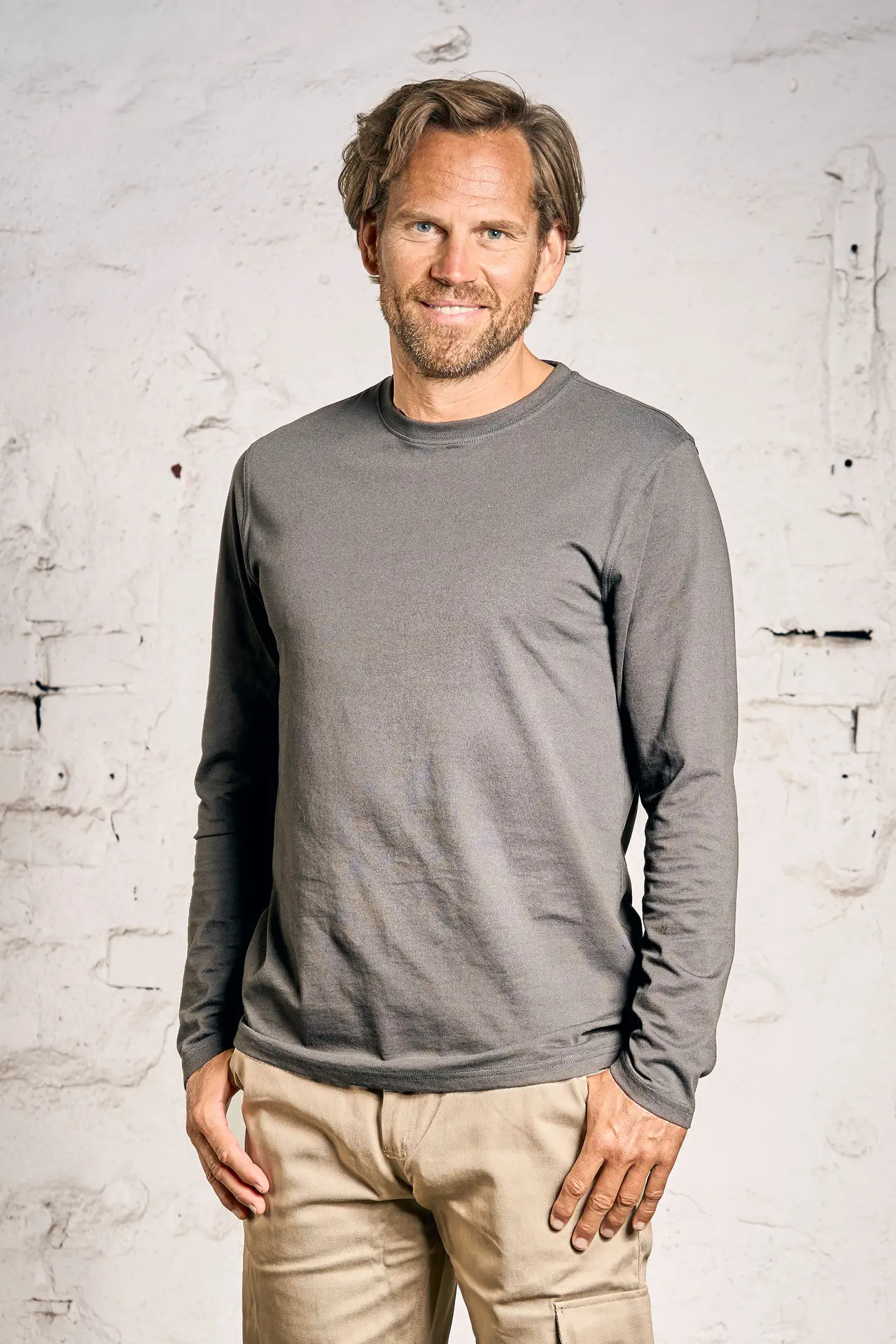 promodoro-4097-mens-t-shirt-long-sleeve-steelgrey-model-0 Promodoro Men's T-Shirt Longsleeve