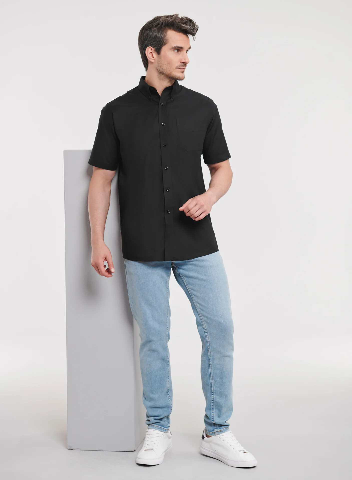 russell-r933m-mens-short-sleeve-easy-care-oxford-shirt-black-model-2 Russell Men's Short Sleeve Easy Care Oxford Shirt