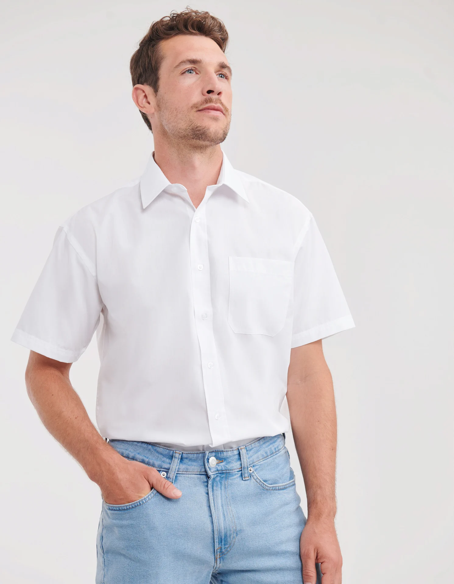 russell-r935m-mens-short-sleeve-poly-cotton-easy-care-poplin-shirt-white-model-1 Russell Men's Short Sleeve Polycotton Easy Care Poplin Shirt