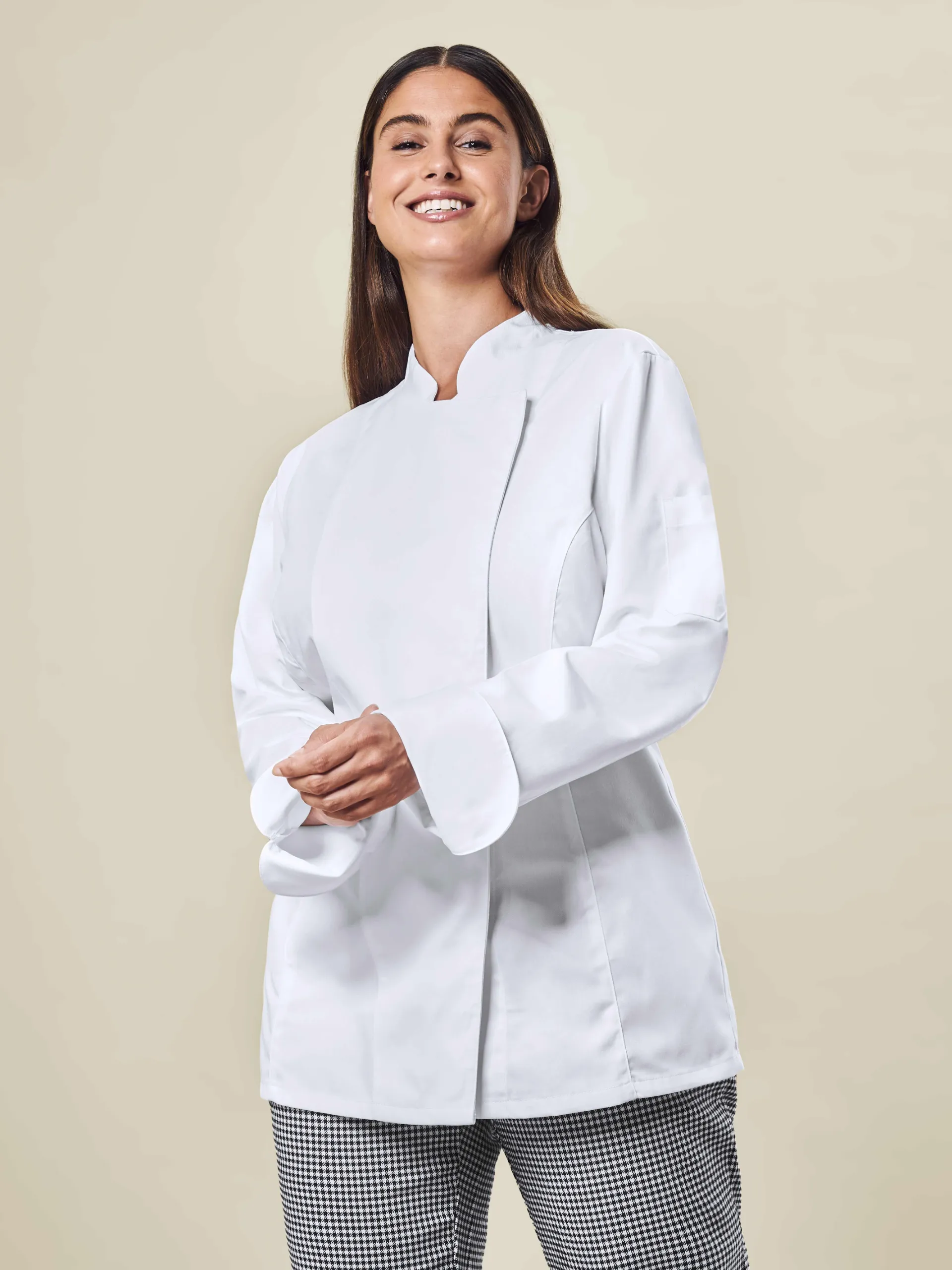 greiff-5405-d-kochjacke-ver-knoepf-rf_8000_weiss-model-1 GREIFF Damen Kochjacke mit verdeckter Knopfleiste