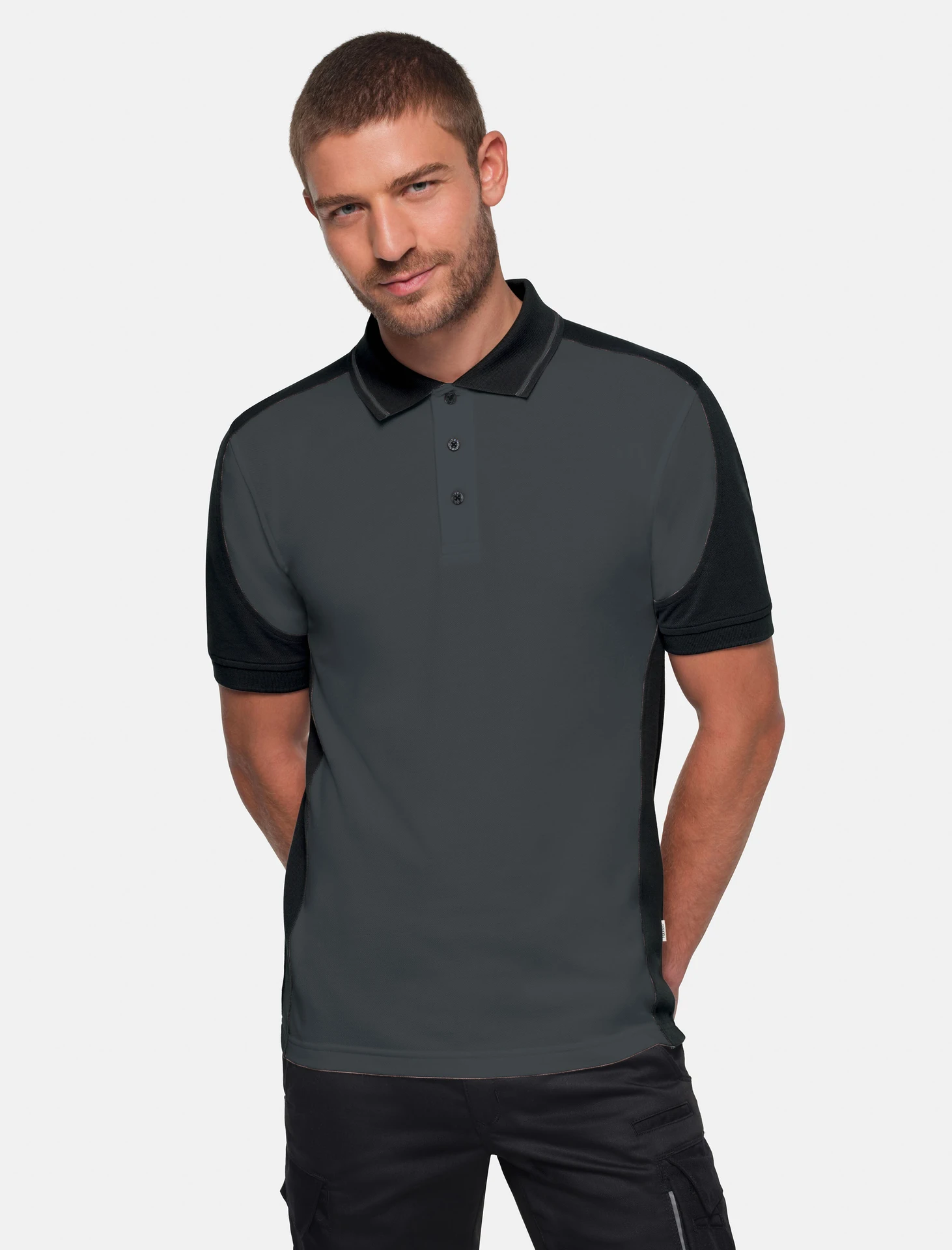 hakro-539-poloshirt-contrast--mikralinar-eco-anthrazit-schwarz-model-0 HAKRO Poloshirt 539 Contrast MIKRALINAR® ECO