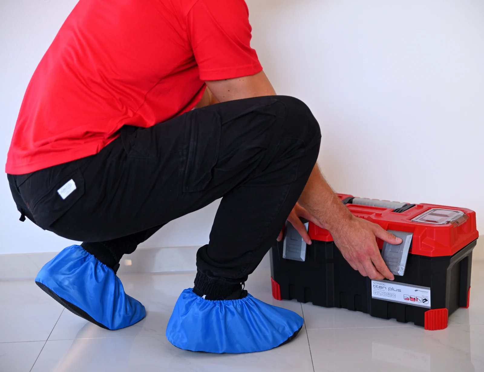 korntex-pfrc-reusable-shoe-covers-travira-royalblue-model-3 Korntex Schuhüberzieher Mehrweg Tavira (8 Paar)