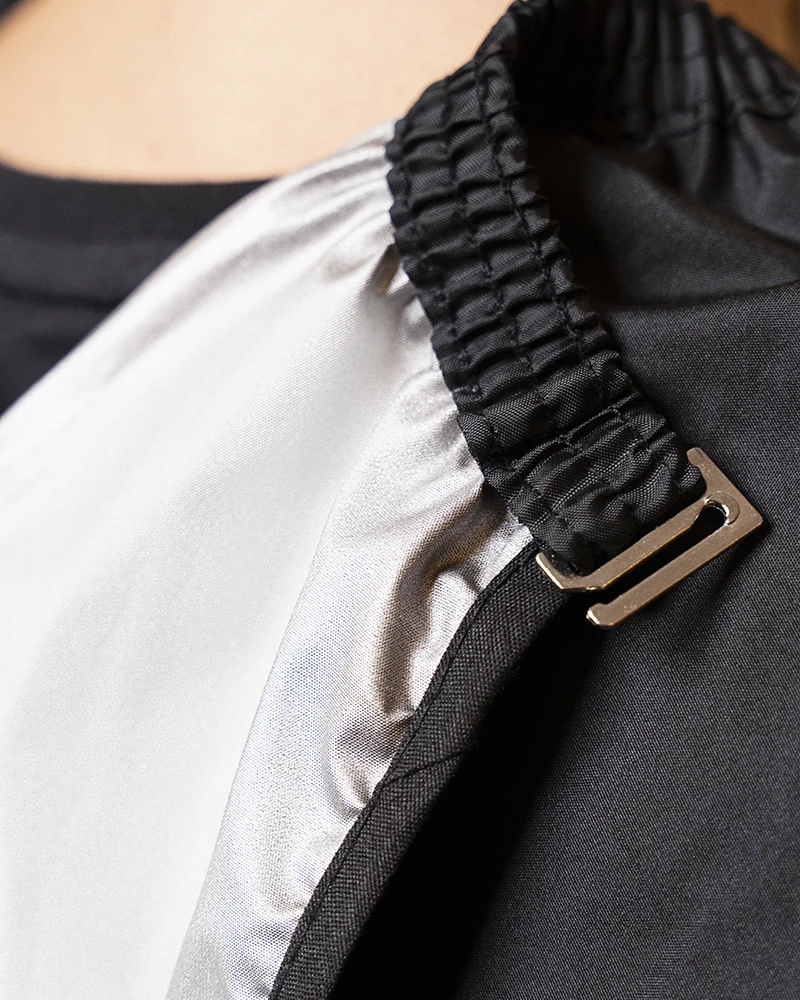 karlowsky-fb2-wasserdichter-faerbeumhang-mit-handdurchgriffen-black-detail-8 KARLOWSKY Wasserdichter Färbeumhang mit Handdurchgriffen