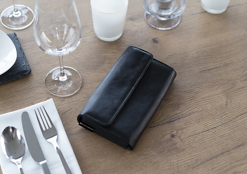 karlowsky-kzb40-kellnerboerse-mit-druckknopf-black-detail-7 KARLOWSKY Kellnerbörse mit Druckknopf