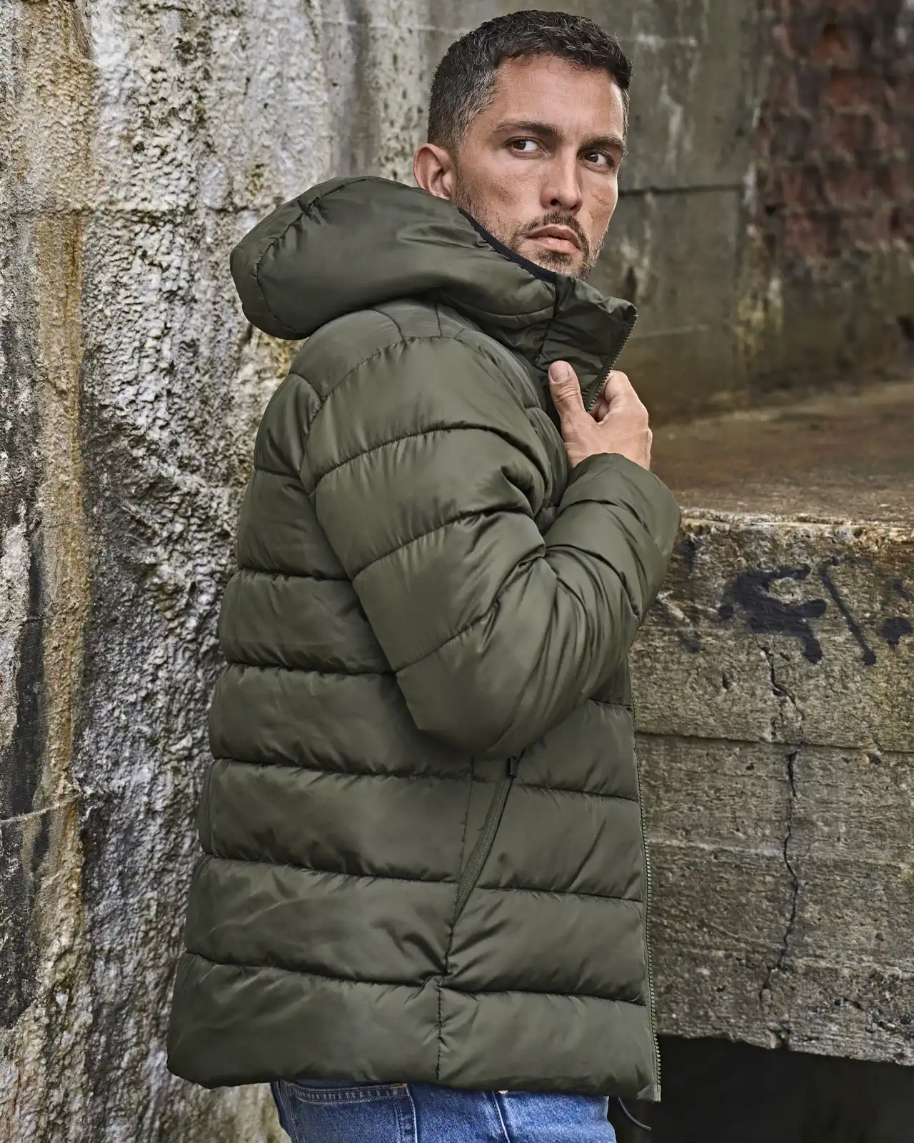 tee-jays-9646-lite-hooded-jacket-deepgreen-model-1 Tee Jays Lite Hooded Jacket