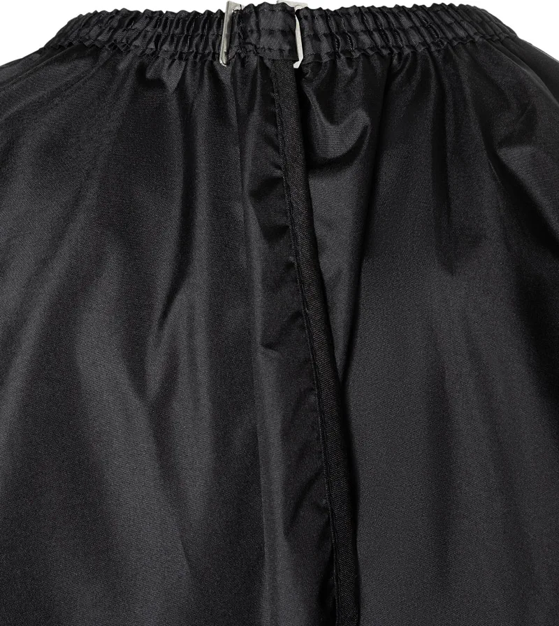 karlowsky-fb2-wasserdichter-faerbeumhang-mit-handdurchgriffen-black-detail-5 KARLOWSKY Wasserdichter Färbeumhang mit Handdurchgriffen