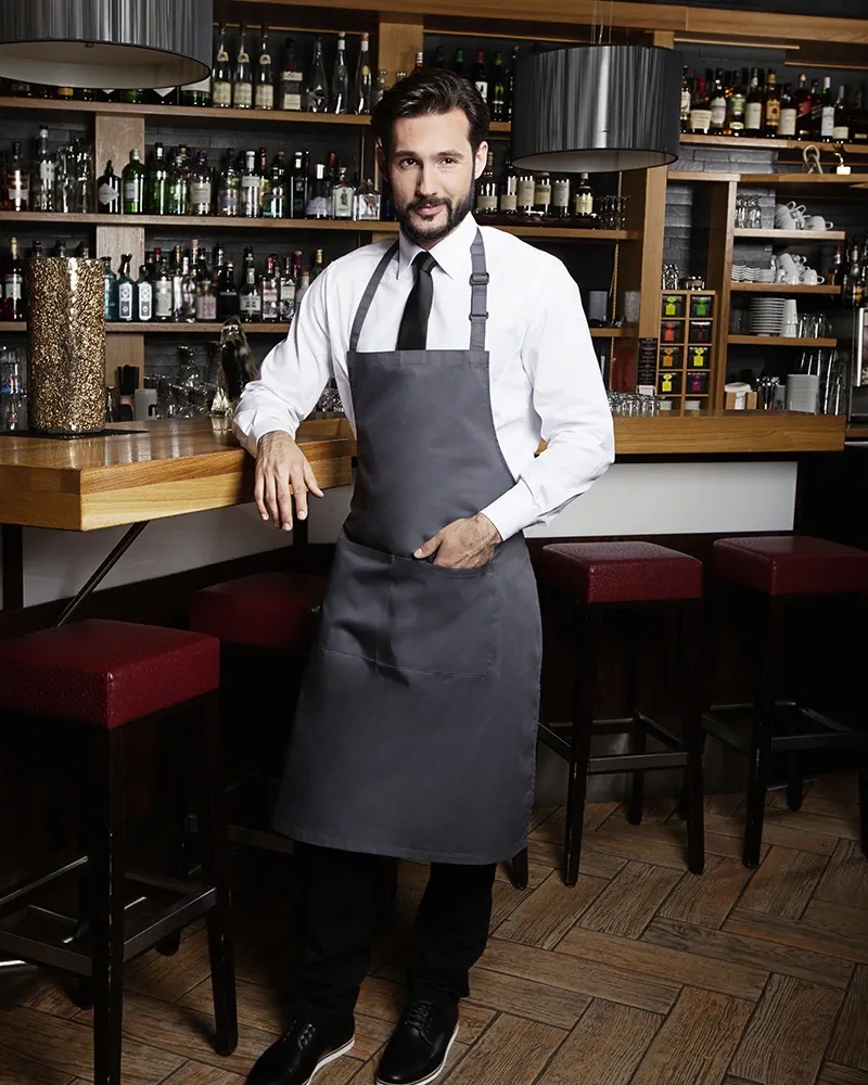 karlowsky-bls5-latzschuerze-basic-mit-tasche-und-schnalle-anthracite-model-0 KARLOWSKY Latzschürze Basic mit Tasche und Schnalle