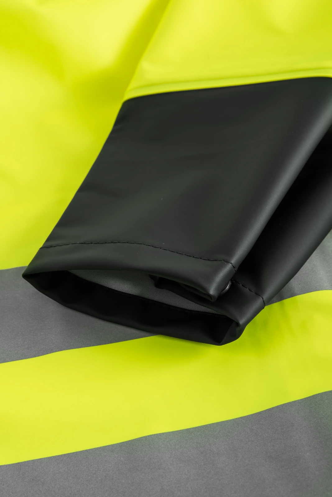 lyngsoe-fr-lr3055-flammhemmende-hi-vis-regenjacke-leuchtgelb-navy-detail-7 Lyngsøe FR-LR3055 Flammhemmende Hi-Vis Regenjacke